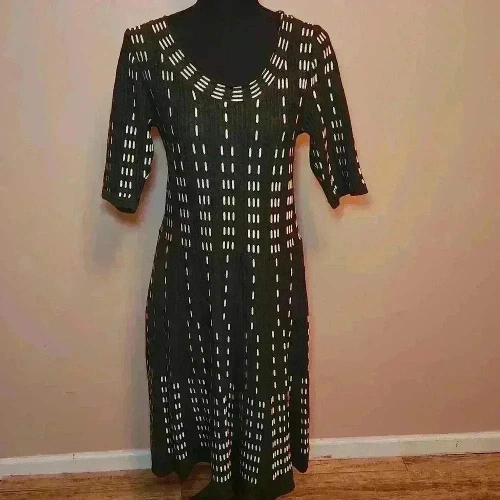 Gabby Skye Sweater Dress BLACK AND WHITE Short Sleeve Knee Length Size L